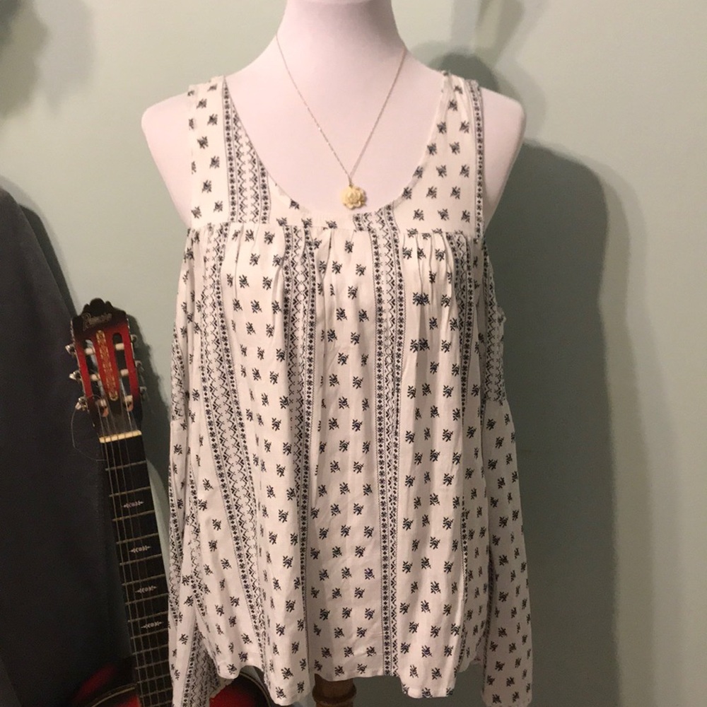 VeryJ top with Open shoulders